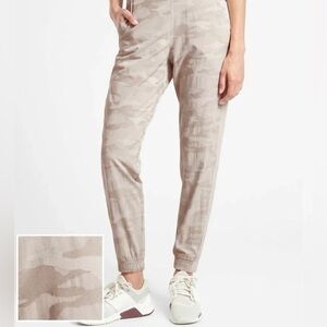 NWT Athleta Brooklyn Camo Joggers 10 Abalone Grey